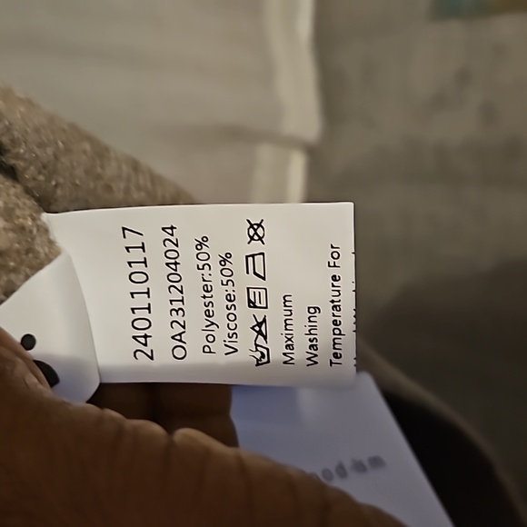 NWTs Commense Sweater Jacket and extra long scarf. - Picture 8 of 12